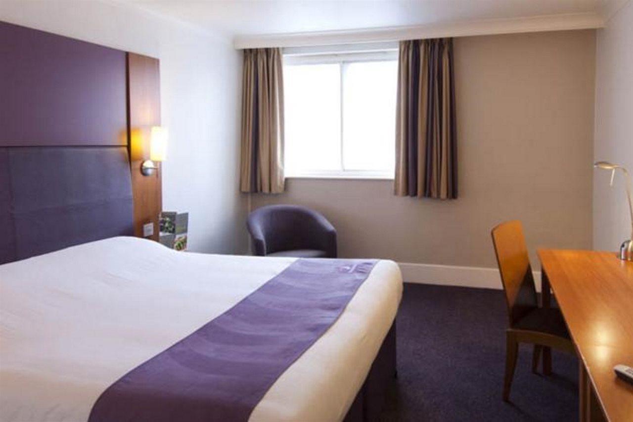 Premier Inn Aylesbury Aylesbury  Bagian luar foto