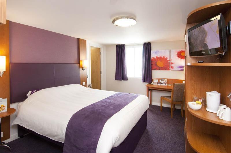 Premier Inn Aylesbury Aylesbury  Bagian luar foto