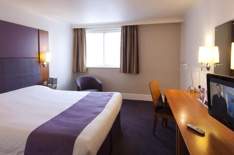 Premier Inn Aylesbury Aylesbury  Bagian luar foto